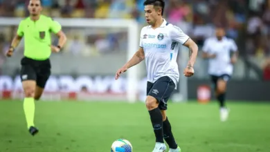 Passagem de Aravena pelo Grêmio pode estar chegando ao fim; veja clube interessado Aravena pelo Grêmio