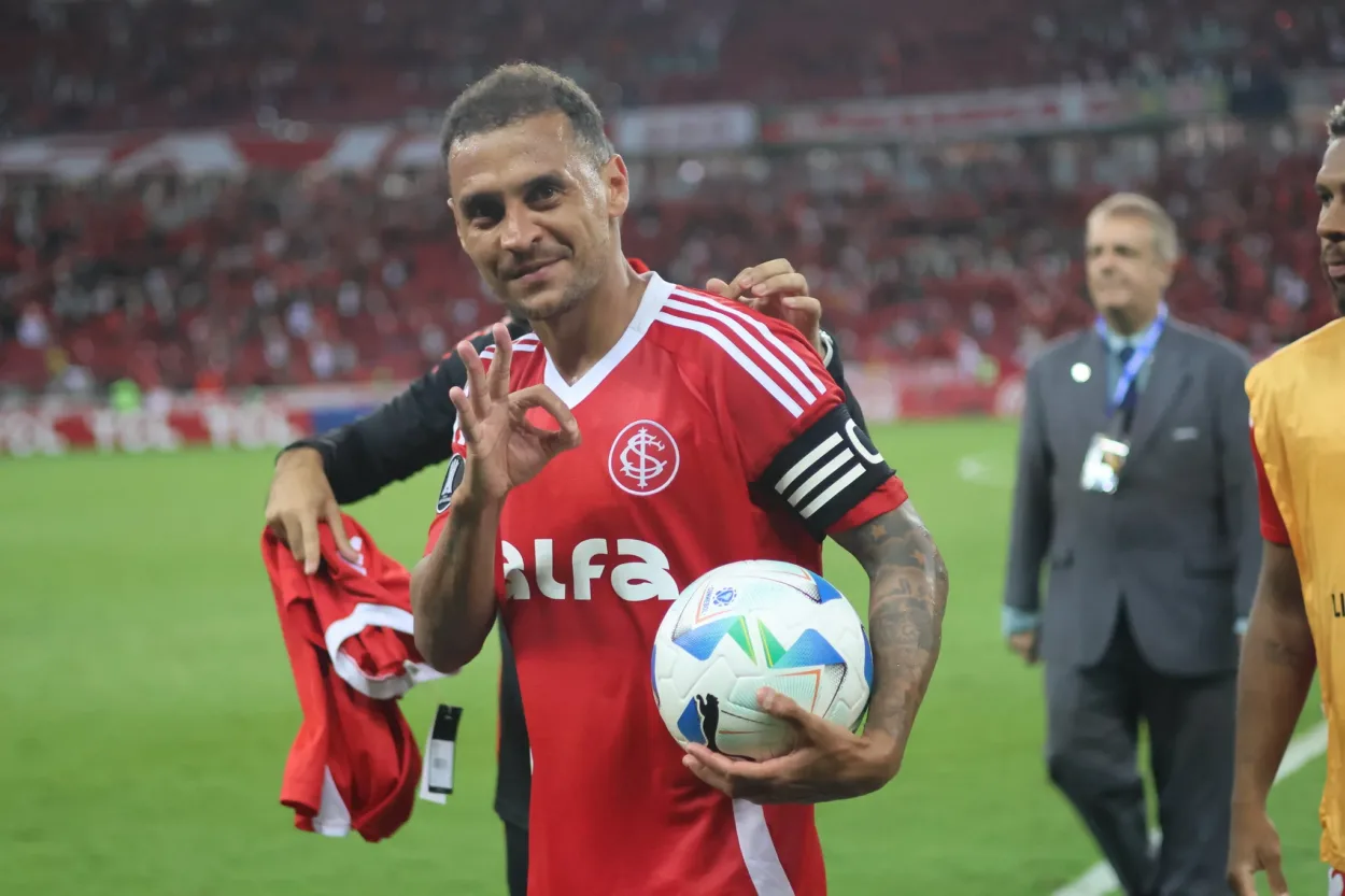 Jornalista critica desempenho de Alan Patrick no Inter em jogos grandes: "Ele some" Alan Patrick pelo Inter