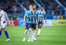 Grêmio confirma que João Pedro está fora do Gre-Nal; entenda a lesão João Pedro fez o gol do Grêmio