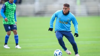 Com Grêmio perto de Nardoni, Cuéllar volta a sobrar da lista de relacionados Cuéllar pelo Grêmio