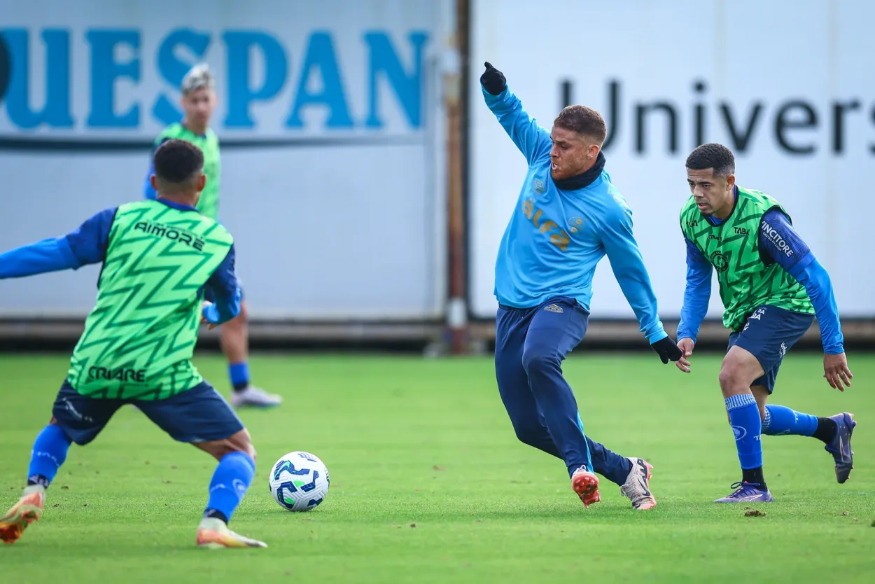 Cuéllar atuou pelo Grêmio contra o Aimoré