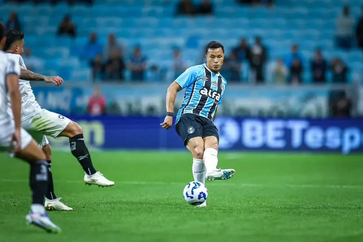 Marlon com a camisa do Grêmio