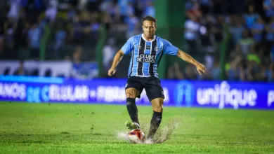 Sem Arthur e Monsalve, Grêmio faz mistério sobre o meio de campo para sábado Arthur brilha pelo Grêmio
