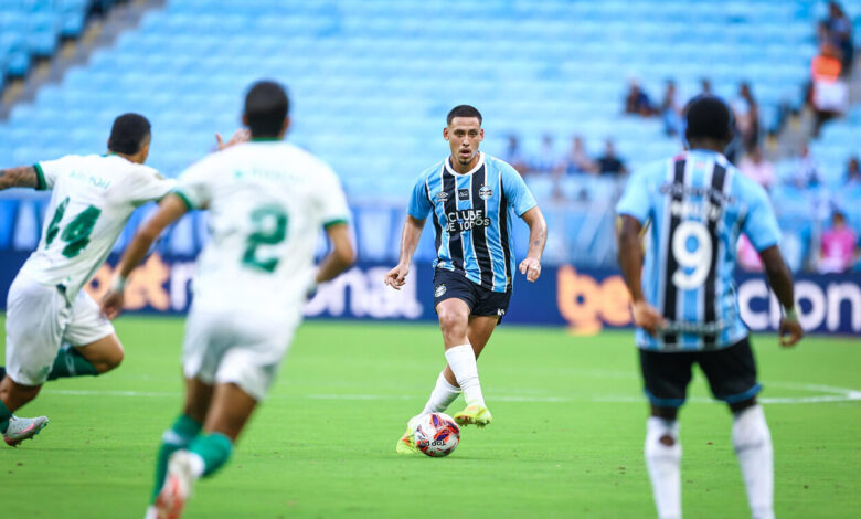 Como pode ficar o meio de campo do Grêmio a partir das "pistas" dadas por Luís Castro Grêmio com Noriega