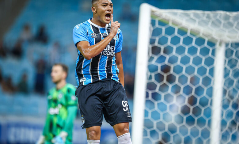 Carlos Vinícius brilhando no Grêmio
