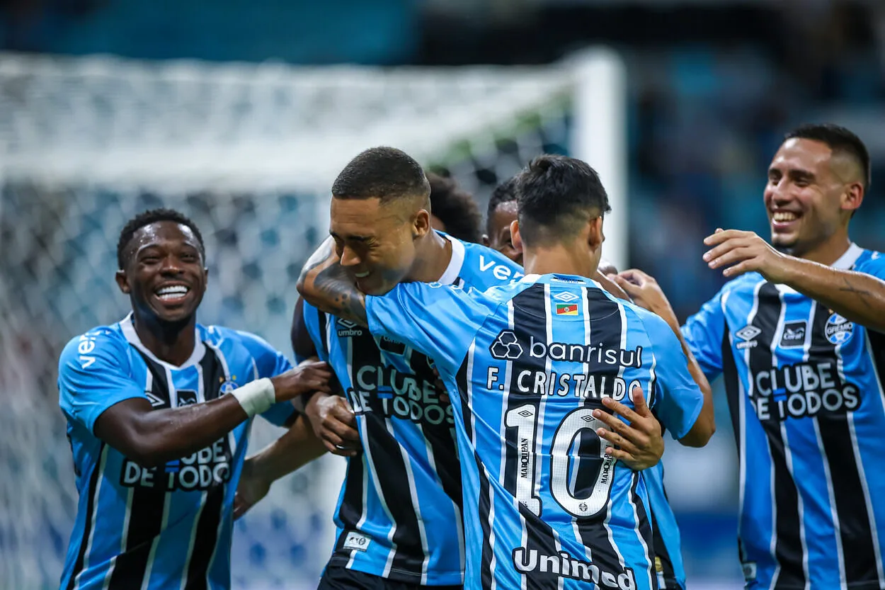 Carlos Vinícius pelo Grêmio