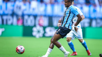 Edenilson pelo Grêmio