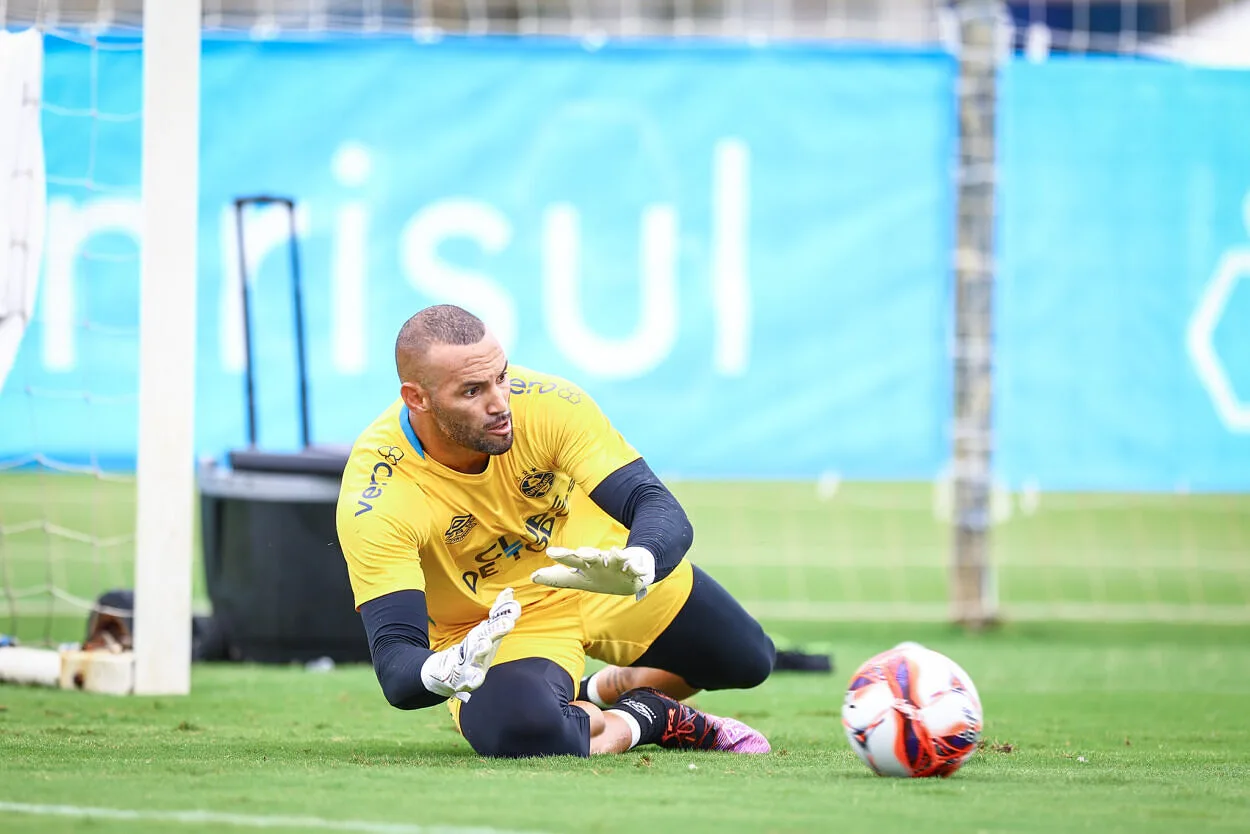 Weverton pelo Grêmio
