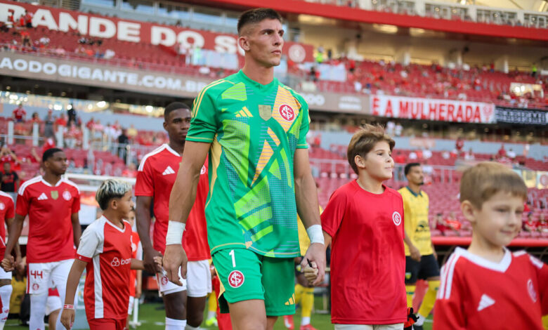 Inter, Grêmio ou Juventude? Rochet tem pensamento diferente de Pezzolano sobre o Gauchão Rochet pelo Inter