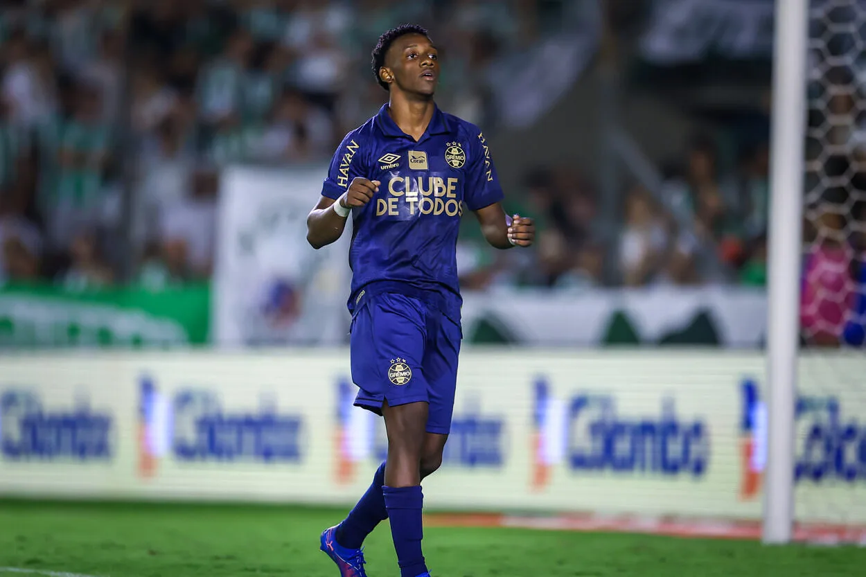 Gabriel Mec se destaca no Grêmio e fala da decisão por pênaltis: "Eu queria bater" Gabriel Mec no Grêmio