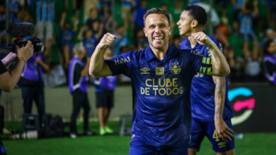 Arthur publica vídeo após trocar de número no Grêmio e descarta favoritismo no Gre-Nal Arthur pelo Grêmio