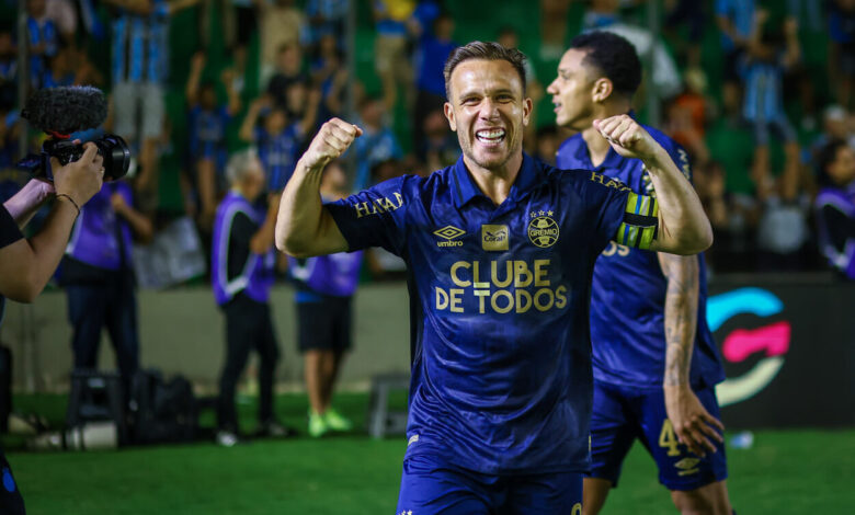Arthur publica vídeo após trocar de número no Grêmio e descarta favoritismo no Gre-Nal Arthur pelo Grêmio