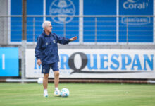 Grêmio define mais três saídas e Luís Castro defende reformulação: "Espaço para jovens" Grêmio hoje