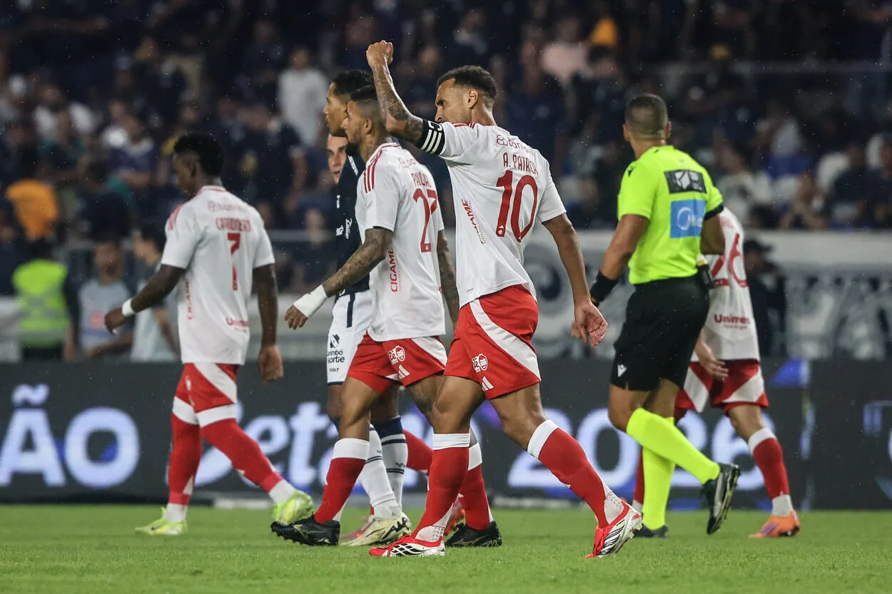 Inter empata com o Remo e vira alvo de alerta antes do Gre-Nal Alan Patrick comemora seu gol pelo Inter no empate 1x1 contra o Remo