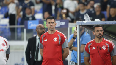 Pezzolano explica Ronaldo no banco e diz que faltou sorte para o Inter ganhar Pezzolano pelo Inter