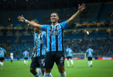 Noriega brilha em vitória do Grêmio, projeta Gre-Nal e confirma: "Prefiro ser volante" Noriega pelo Grêmio