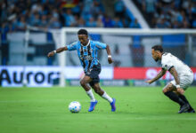 Luís Castro promete não ter medo de escalar Gabriel Mec no Gre-Nal: "Confio sim" Gabriel Mec pelo Grêmio