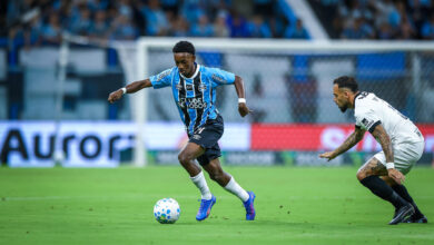 Luís Castro promete não ter medo de escalar Gabriel Mec no Gre-Nal: "Confio sim" Gabriel Mec pelo Grêmio