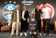 A frase emblemática de Luís Castro sobre "favoritismo" entre Grêmio e Inter Grêmio contra o Inter na final