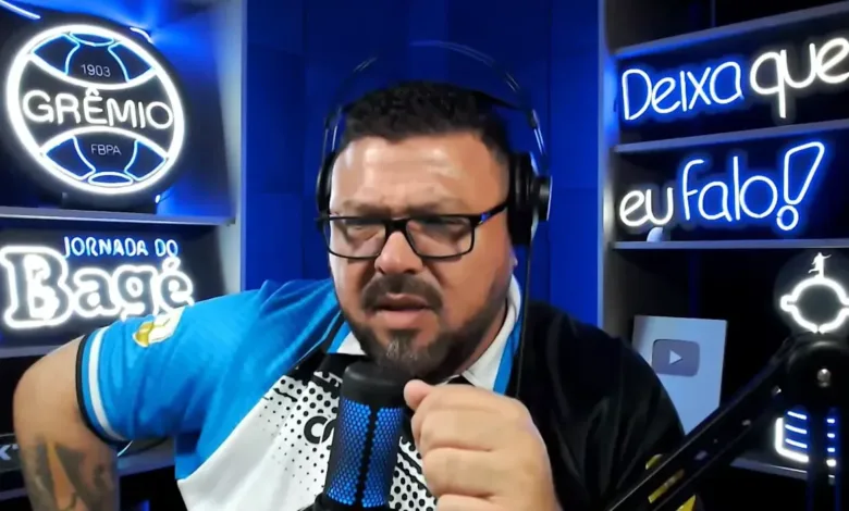 Bagé sai em defesa de Luís Castro após polêmica com lateral no Grêmio: "Me deixa satisfeito" Aléx Bagé comentando empate do Grêmio com Atlético Grau, do Peru. Foto: YouTube/Canal do Alex Bagé