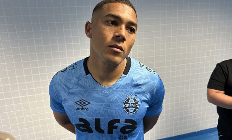 Carlos Vinícius pelo Grêmio