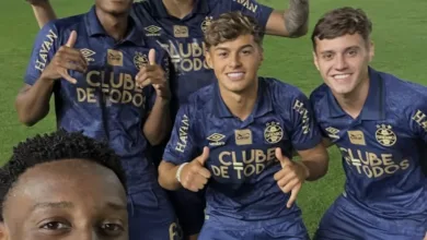 Carlos Eduardo comenta foto dos "crias" do Grêmio: "Sempre formando ótimos jogadores" Grêmio de jovens
