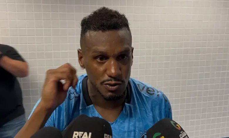 Edenilson pelo Grêmio