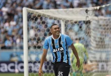 Carlos Vinícius pelo Grêmio