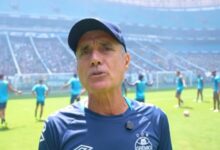 Luís Castro destaca paixão da torcida do Grêmio em treino aberto: "Acho fantástico" Luís Castro pelo Grêmio