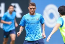 Antes dos Gre-Nais, Grêmio toma decisão sobre a situação do volante Cuéllar Gustavo Cuéllar do Grêmio