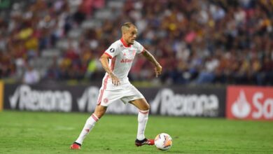 Técnico do Inter em 2016 relembra saída de D'Alessandro para o River: "Não consigo mais" D'Alessandro pelo Inter