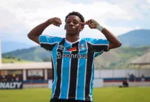 Grêmio realiza trabalho especial para Gabriel Mec se firmar entre os profissionais Gabriel Mec pelo Grêmio