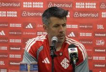 Pezzolano aguarda retorno de zagueiro no time do Inter e crava: "Aguirre é titular" Pezzolano pelo Inter