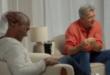 Ao lado de Romário, Renato reforça vínculo com o Grêmio e critica geração das redes sociais Renato com Romário