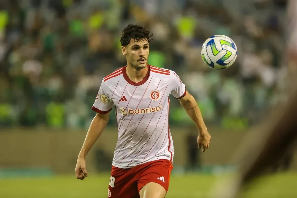 Johnny faz gol decisivo na Espanha e revela torcida para o Inter no Gre-Nal: "Apoio sempre" Johnny pelo Inter