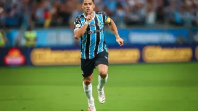 Carlos Vinícius diz que Suárez saiu triste do Grêmio: "Ele sabia da grandeza do clube" Suárez na época de Grêmio