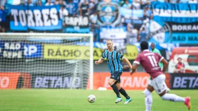 O novo clube do zagueiro Rodrigo Ely após a rescisão de contrato com o Grêmio Rodrigo Ely errou em derrota do Grêmio