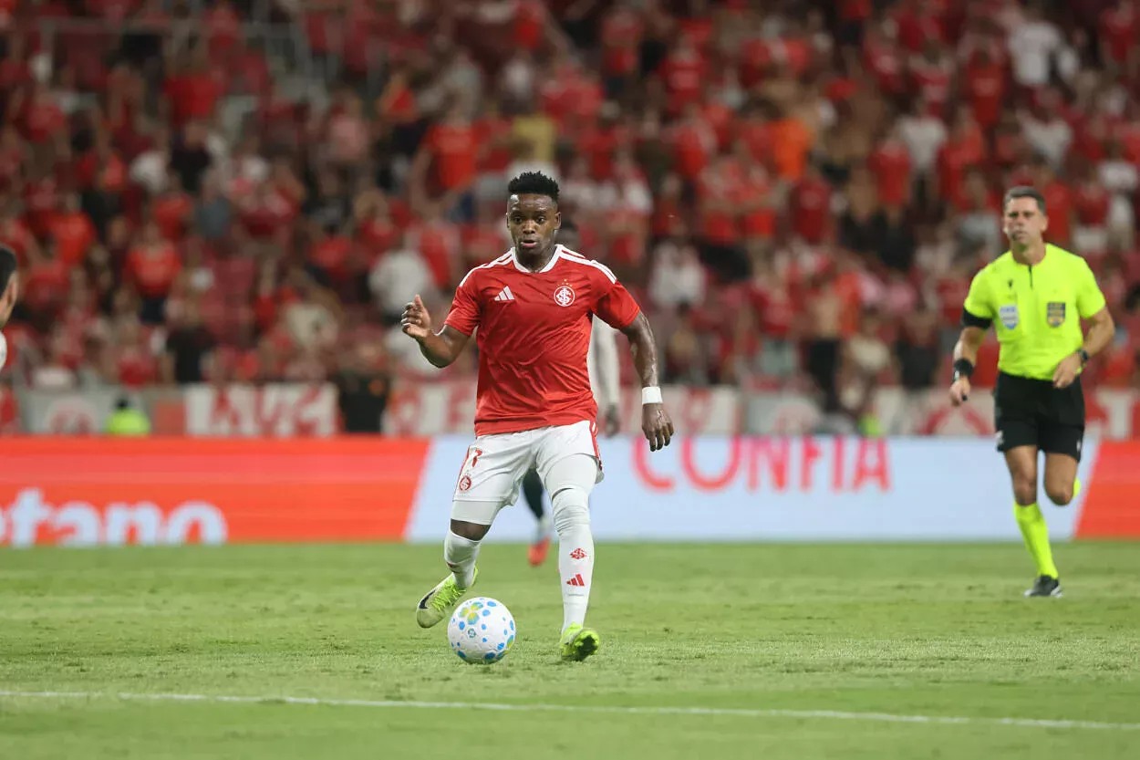 Flamengo x Inter: prováveis escalações, horário, onde assistir e mais informações Carbonero pelo Inter