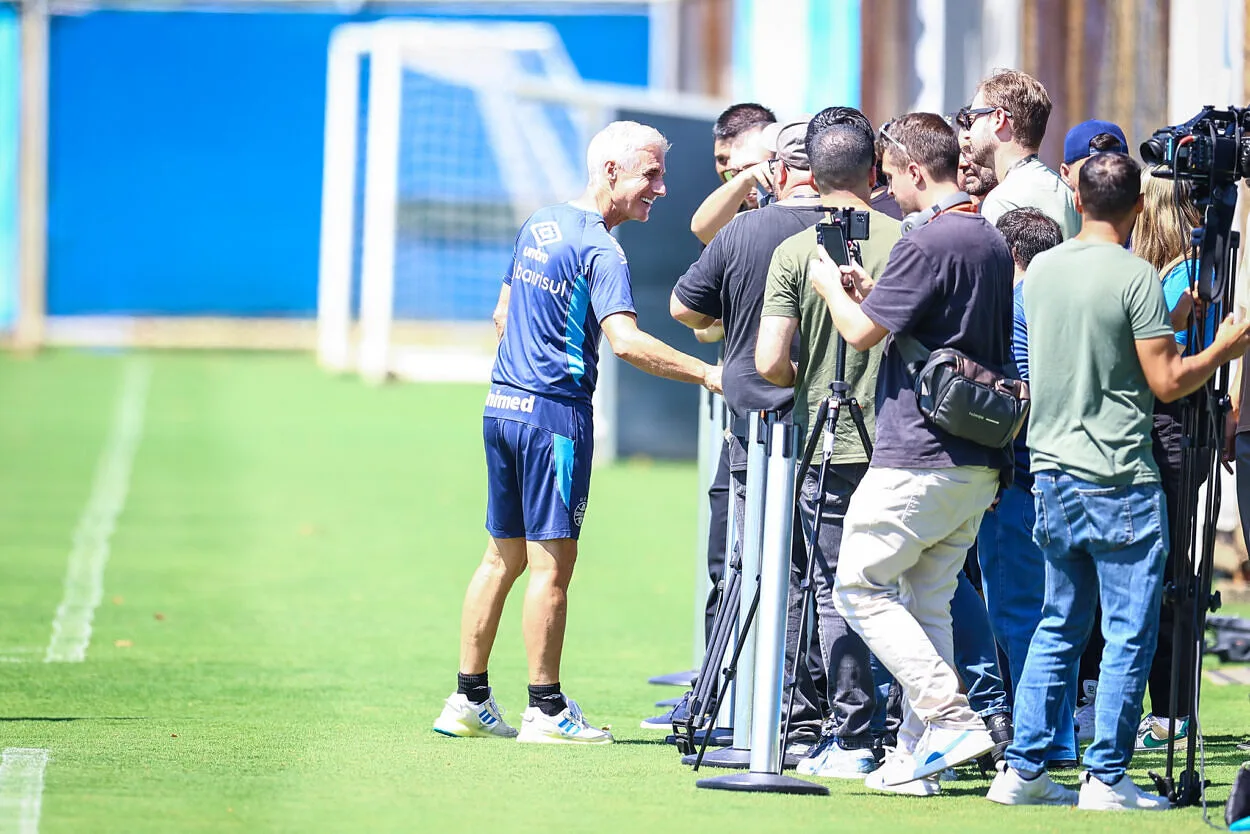 Grêmio treina finalizações de olho no duelo com o Juventude; Noriega é desfalque Luís Castro pelo Grêmio