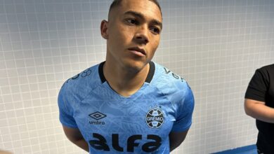 Carlos Vinícius pelo Grêmio