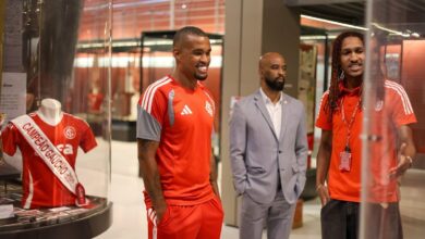 Fabinho Soldado leva Alerrandro ao Museu do Inter: "Buscando inspiração" Alerrandro pelo Inter