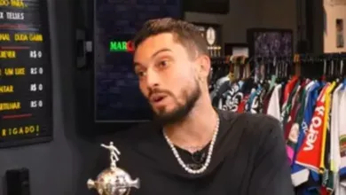 Alex Telles projeta reencontro com o Grêmio na Arena e avisa: "É jogo difícil" Alex Telles Grêmio