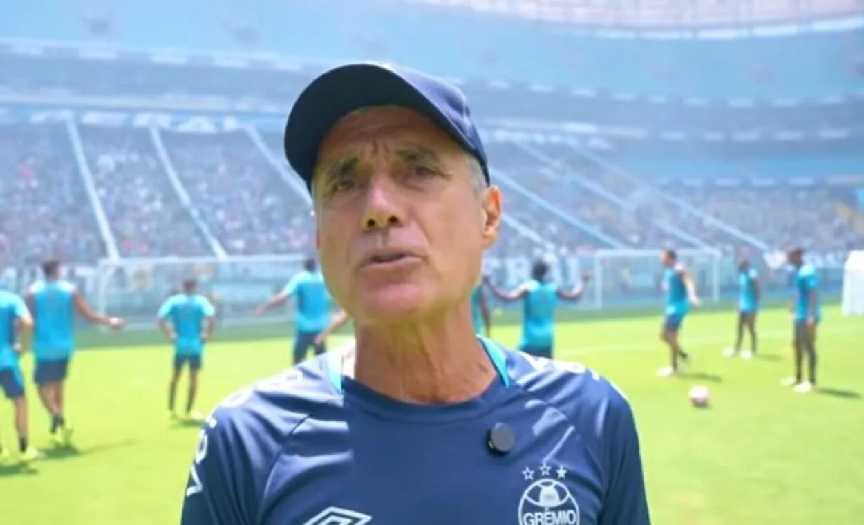 Luís Castro destaca paixão da torcida do Grêmio em treino aberto: "Acho fantástico" Luís Castro pelo Grêmio