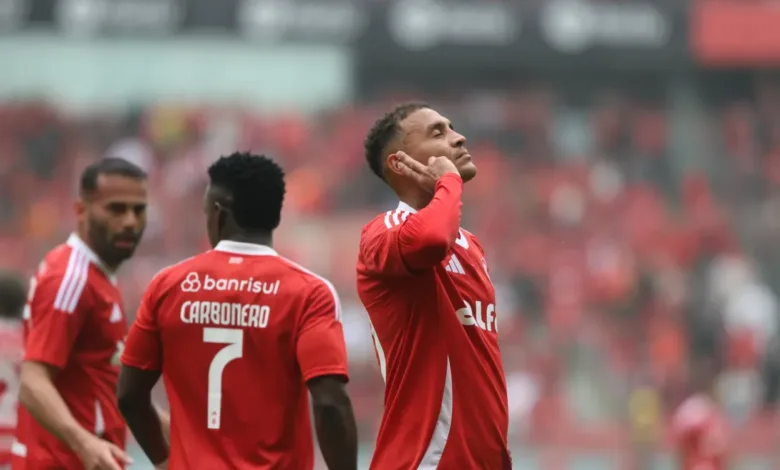 Alan Patrick comemora seu gol na vitória do Inter por 1x0 contra o Ceará