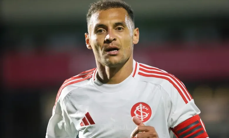 Com a volta de Alan Patrick, Inter está oficialmente escalado contra a Chapecoense Alan Patrick fora de Inter x Flamengo