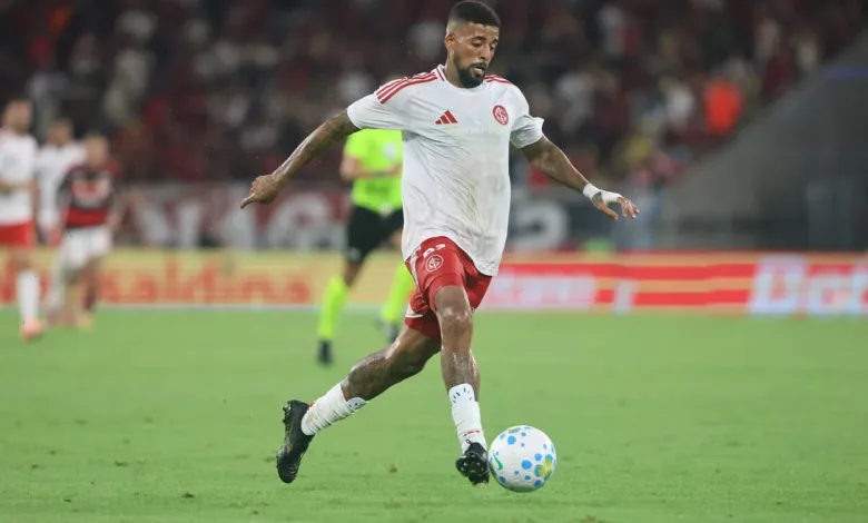 Inter perde Paulinho Paula por suspensão e terá retorno de Pezzolano contra o Santos Paulinho Paula no Inter