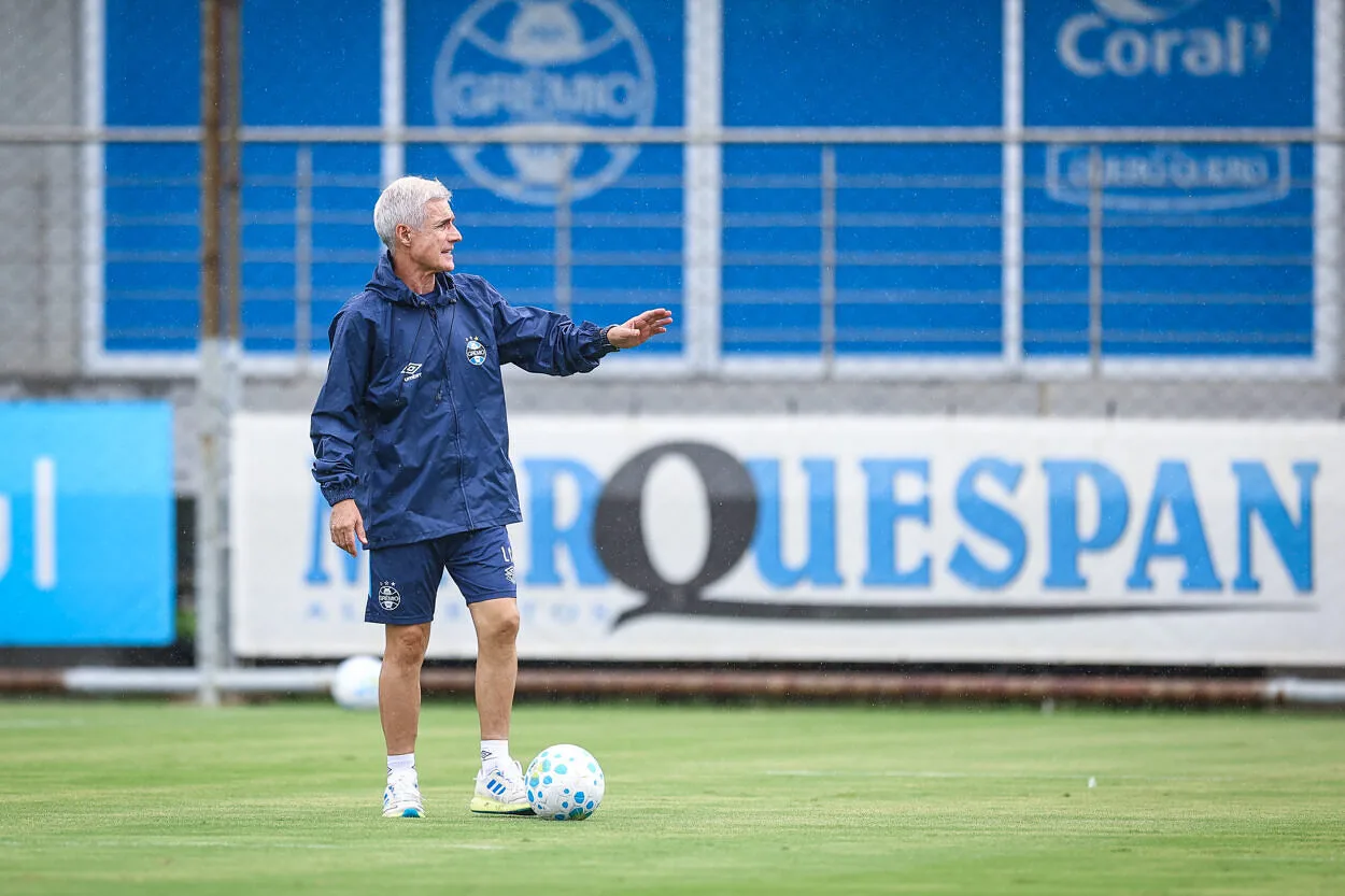 Clube inglês observa de perto zagueiro do Grêmio e gera preocupação em Luís Castro Grêmio hoje