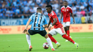 Inter e Grêmio exibem campanha contra violência à mulher no Gre-Nal do Gauchão Monsalve do Grêmio e Carbonero do Inter