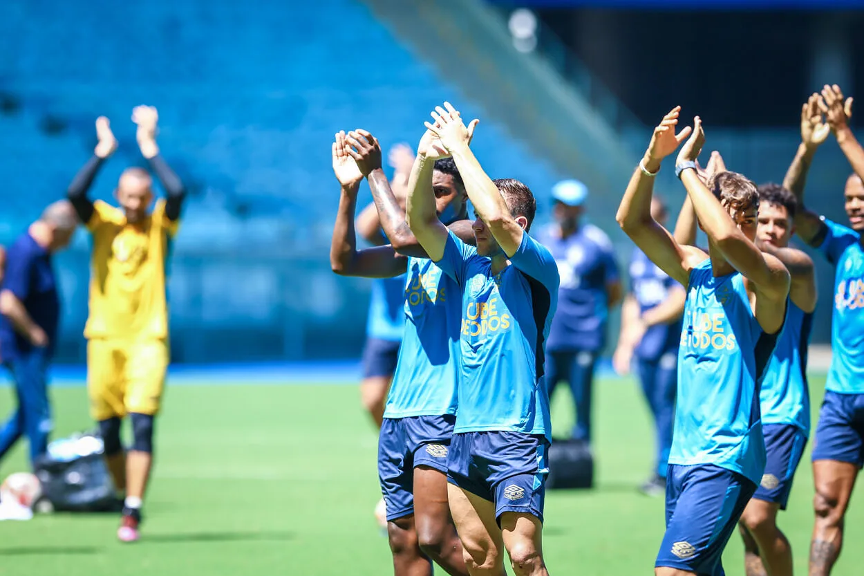 Repórter que cobre o Grêmio diz que o clima do elenco lembra os anos de 2016/17 Grêmio hoje