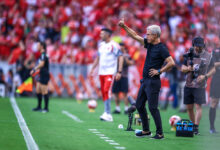Vídeo mostra "banho de gelo" em Luís Castro na coletiva após título pelo Grêmio Grêmio hoje